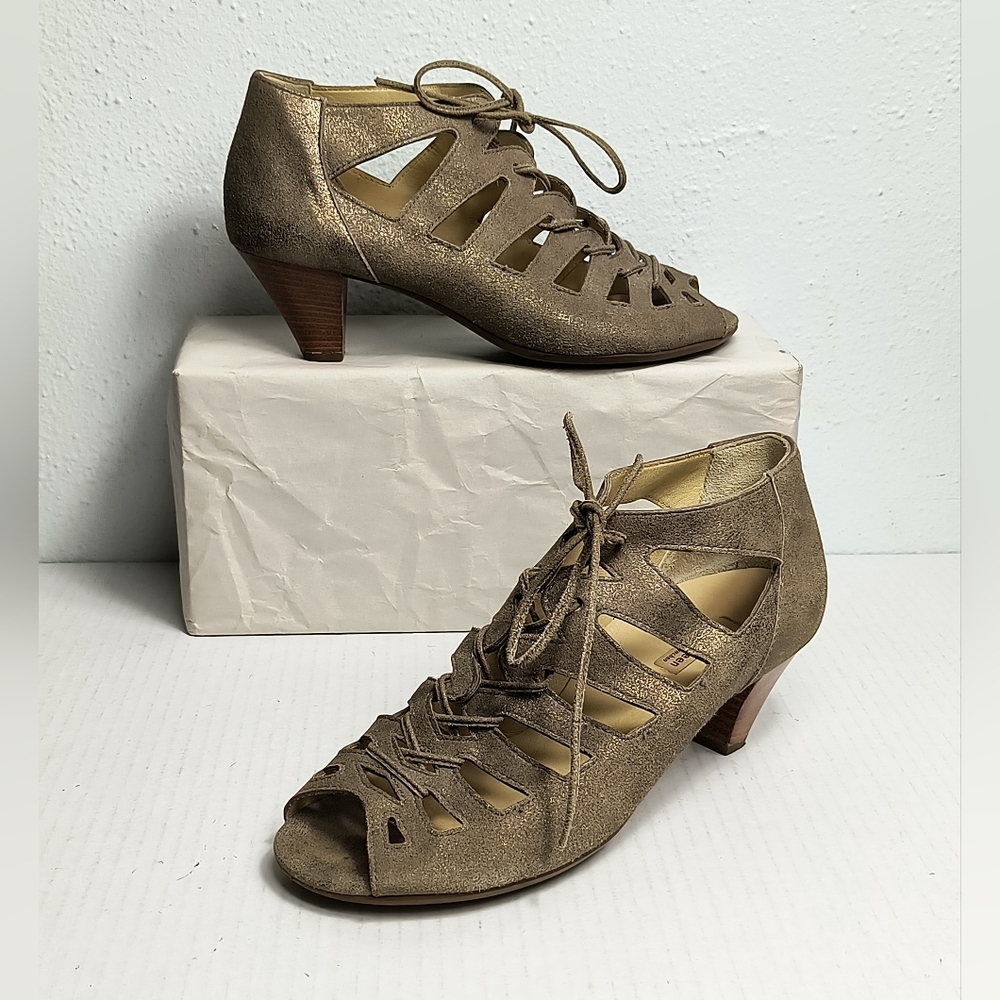 Paul Green Múnchen Size 7 Tan Ankle Booties with Cut-Out Design Low Heel Lace Up